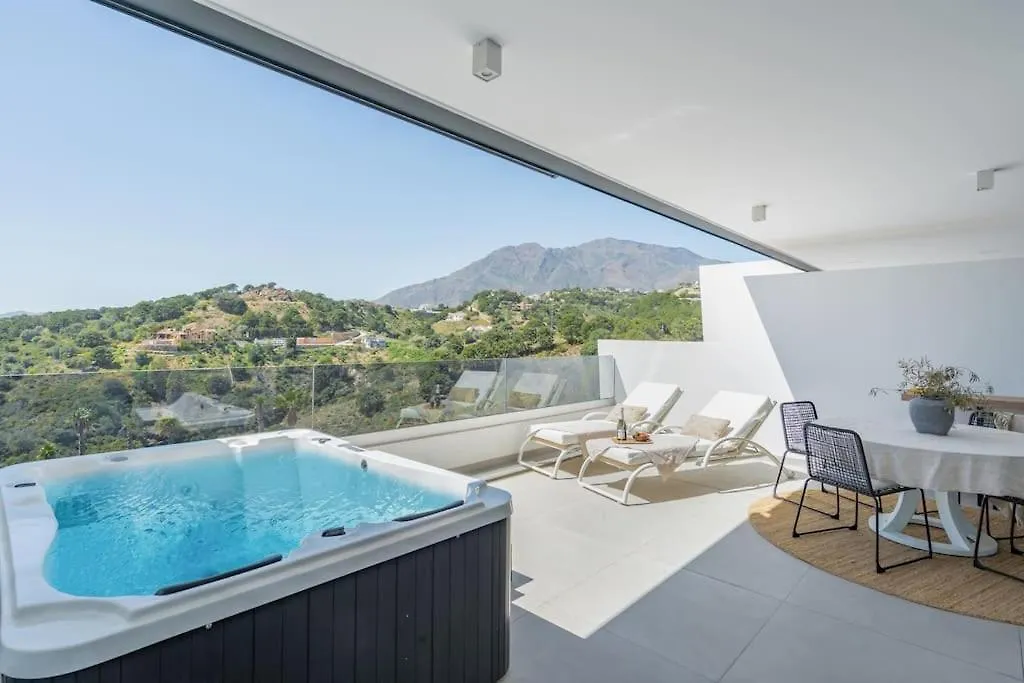 Seaviews Private Jacuzzi Rooftop&Luxurious Living Apartment Estepona