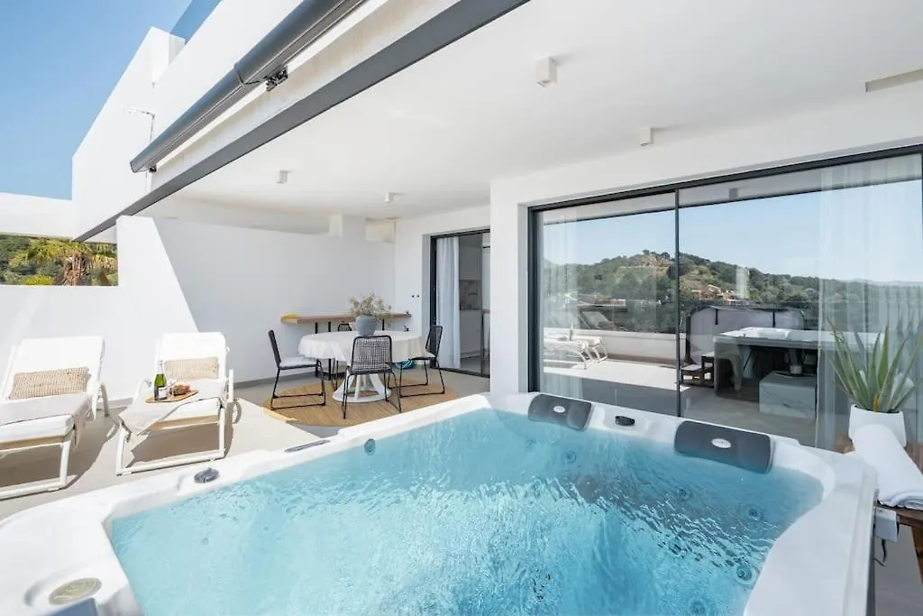 Seaviews Private Jacuzzi Rooftop&Luxurious Living Apartment Estepona 0*,  Spain