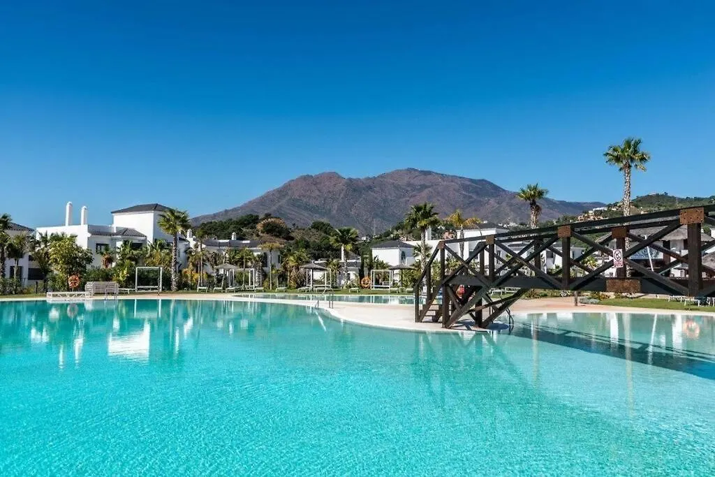Seaviews Private Jacuzzi Rooftop&Luxurious Living Apartment Estepona Spain